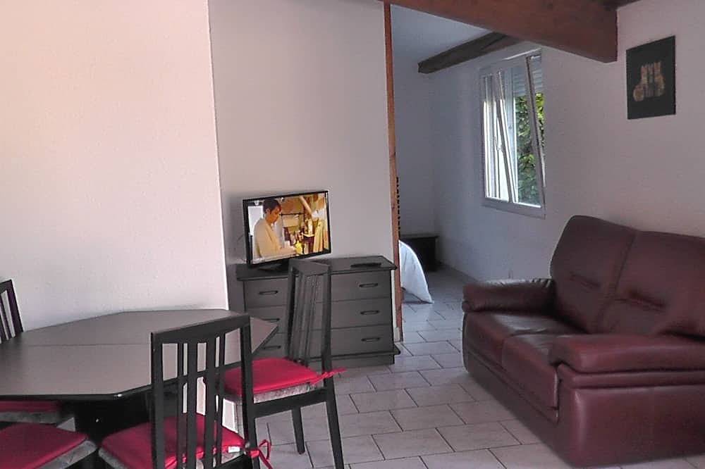 Air-conditioned self-catering cottage in the Cévennes with private pool in Saint-Florent-sur-Auzonnet, Cevennen