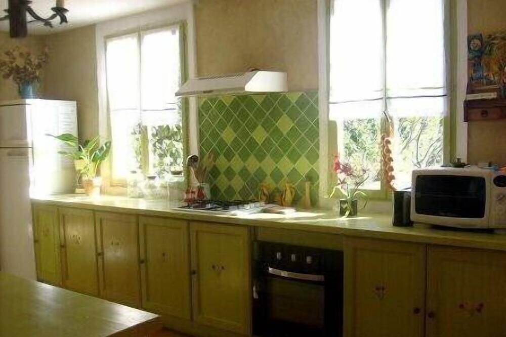 Mas 18ème en campagne, piscine ,wifi au calme in Sarrians, Vaucluse