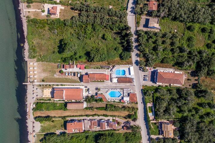 Appart’hôtel pour 2 personnes, avec Terrasse ainsi que Jardin et Piscine