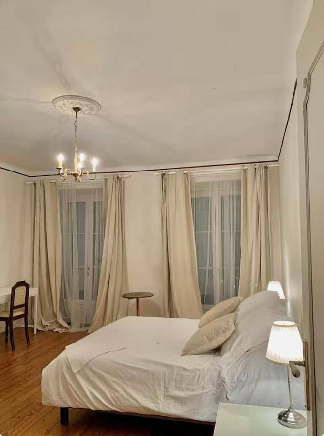 Chambre double et salle de bain in Boulogne-sur-Gesse, Haute-Garonne