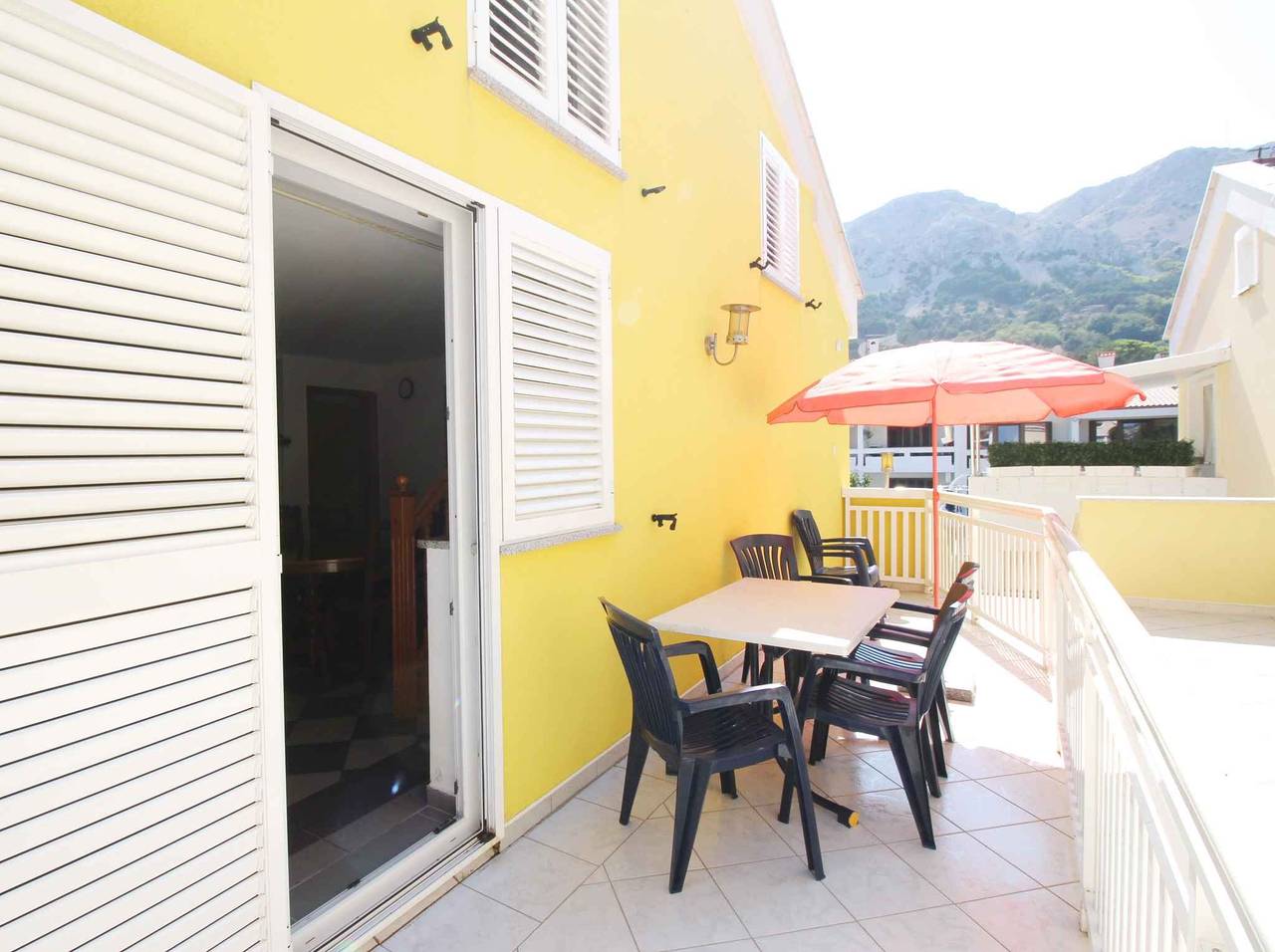 Entire holiday apartment, Holiday apartment mit Klimaanlage und Wlan  in Zarok, Baska