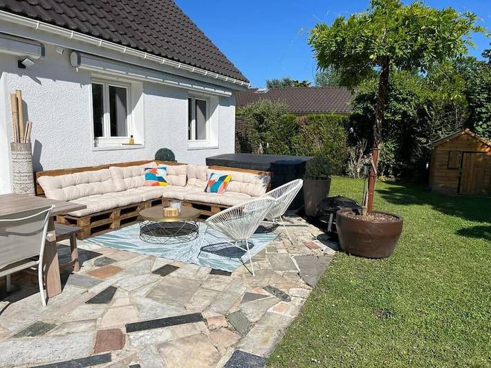 Location de vacances pour 8 personnes, avec jardin ainsi que jacuzzi et terrasse à Lésigny - 2