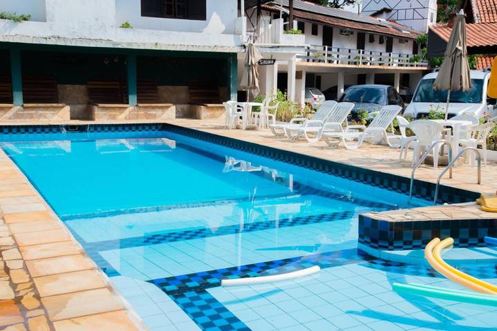 Pousadas para 4 pessoas, com terraço e sauna e ainda piscina infantil and piscina, com animais de estimação em Itatiaia