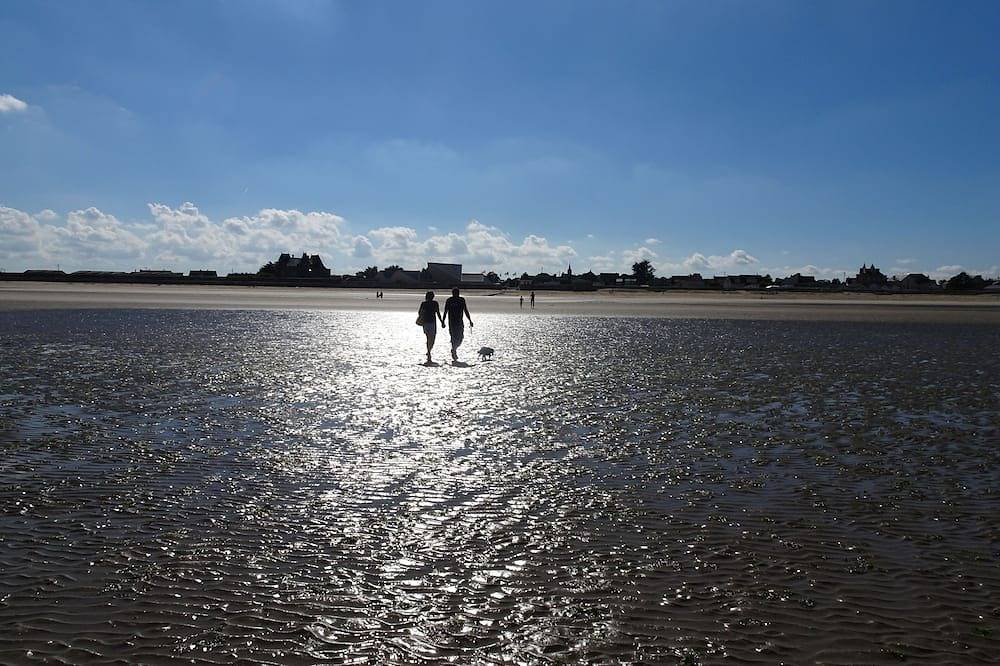 Manche Normandie Quinéville 100 m van de zee, Saint Vaast la Hougue gesloten terrein. in Quinéville, Cherbourg en omgeving