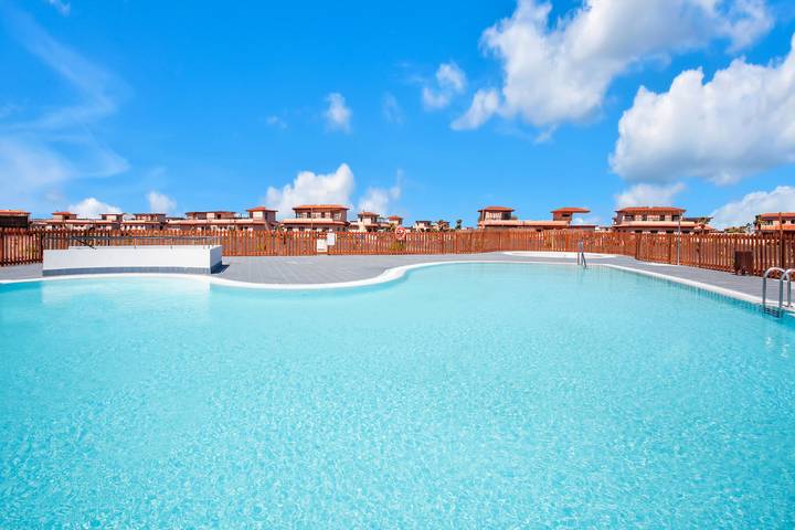 Apartamento para 4 personas, con jardín y piscina para niños en La Oliva