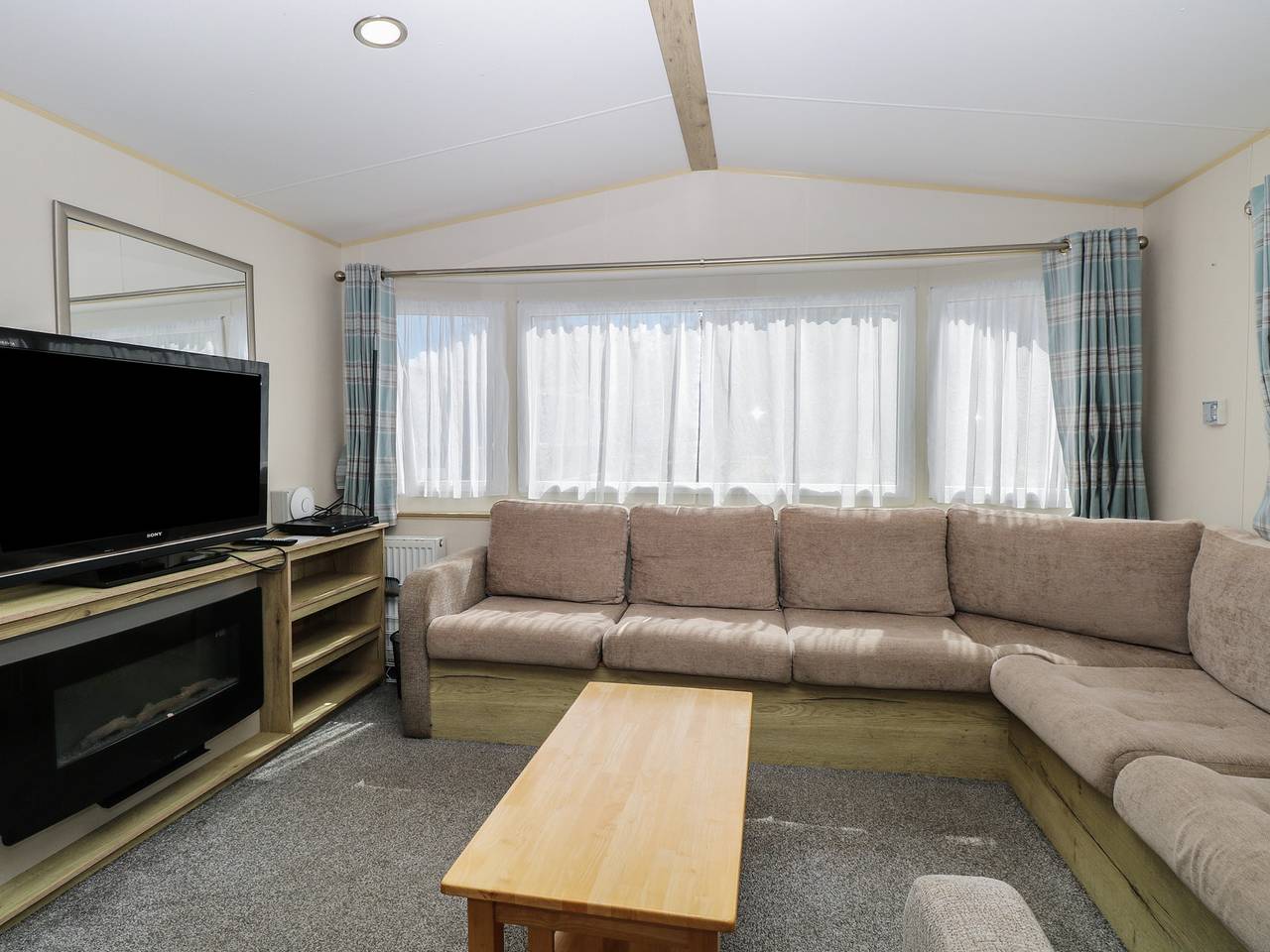 Caravan 325 in Waveney District, The Broads