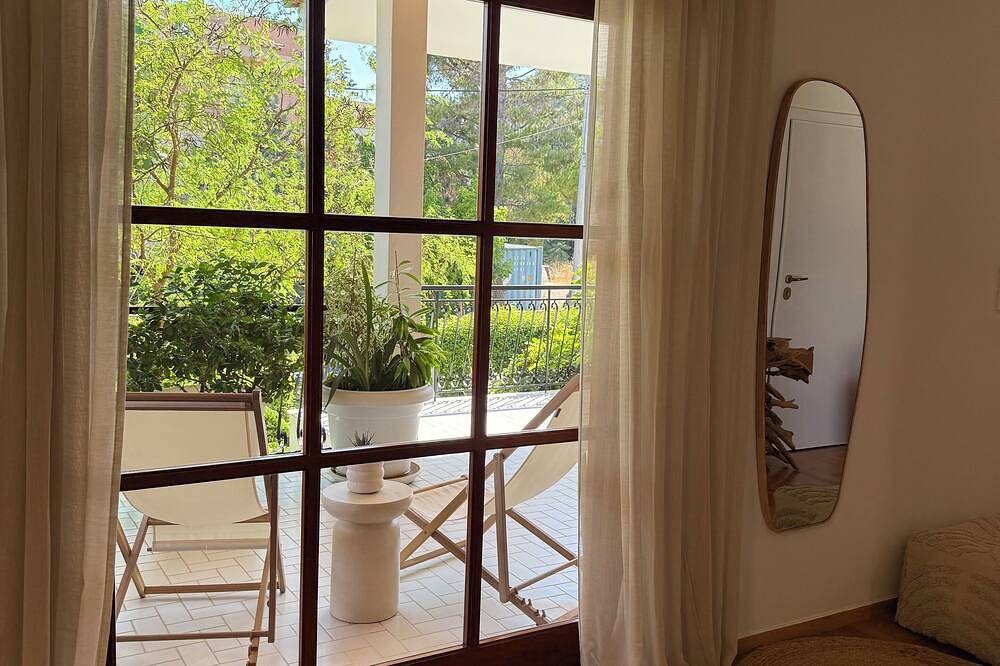 Ganze Wohnung, Quiet studio next to Athens airport in Regionalbezirk Ostattika