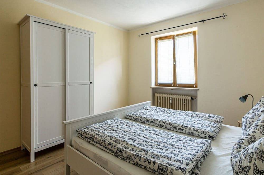 Ganze Wohnung, Ferienwohnung Kleine Auszeit, 70 qm, Obergeschoss, Südbalkon in Bad Feilnbach, Bayerische Alpen