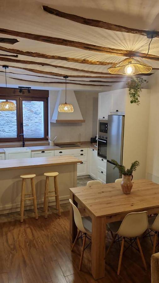 Casa rural para 6 personas, con balcón y vistas, Familias con niños en Las Merindades - 3