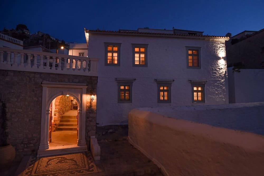 Mansion \" Antoinette\" in Hydra
