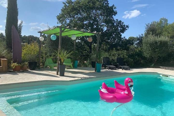 Gîte pour 3 personnes, avec Piscine à Belcodène