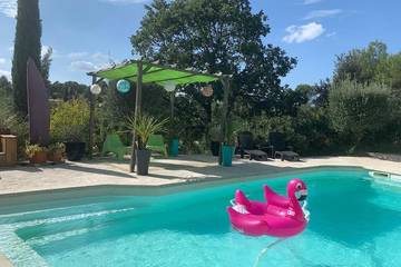 Gîte pour 3 personnes, avec piscine à Belcodène