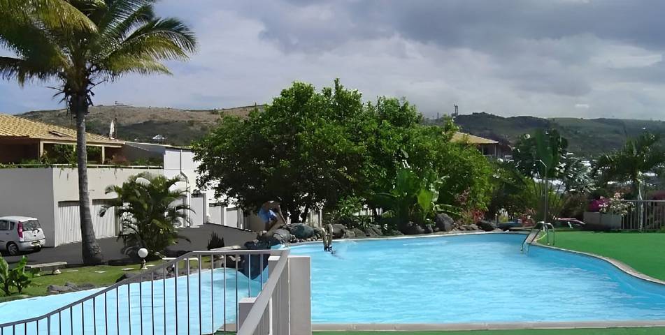 Gîte pour 3 personnes, avec jardin ainsi que piscine et terrasse sur l' Île de la Réunion - 2