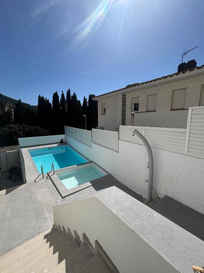 Ferienhaus für 8 Personen, mit Balkon und Terrasse sowie Garten und Kinderpool
