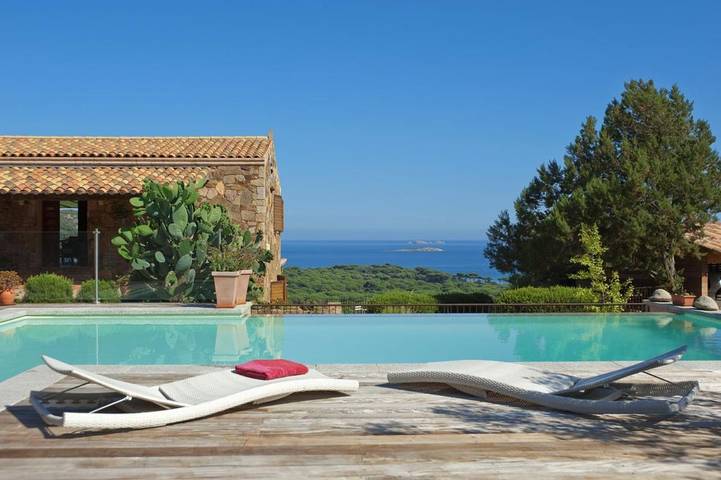 Maison d’hôte pour 2 personnes, avec Balcon et Terrasse ainsi que Jardin et Piscine à Porto-Vecchio
