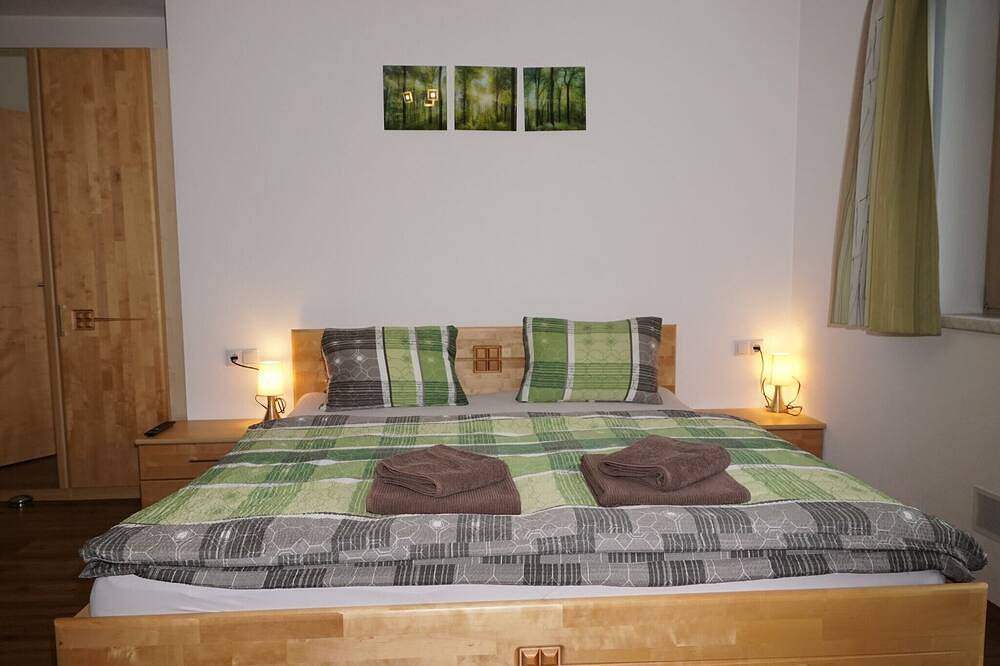 Entire apartment, Chalet in Kaltenbach near Ski Lift in Kaltenbach, Ski-Optimal Hochzillertal