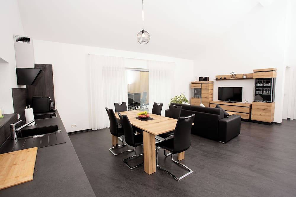 Ganze Wohnung, Auszeit in der Natur. Gemütliche Ferienwohnung mit Balkon. in Burladingen, Neckar-Alb