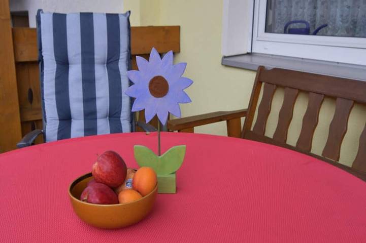 Ganze Wohnung, Gemütliche Ferienwohnung (70m2) mit großen Balkon in Bad Rodach, Oberes Maintal - Coburger Land