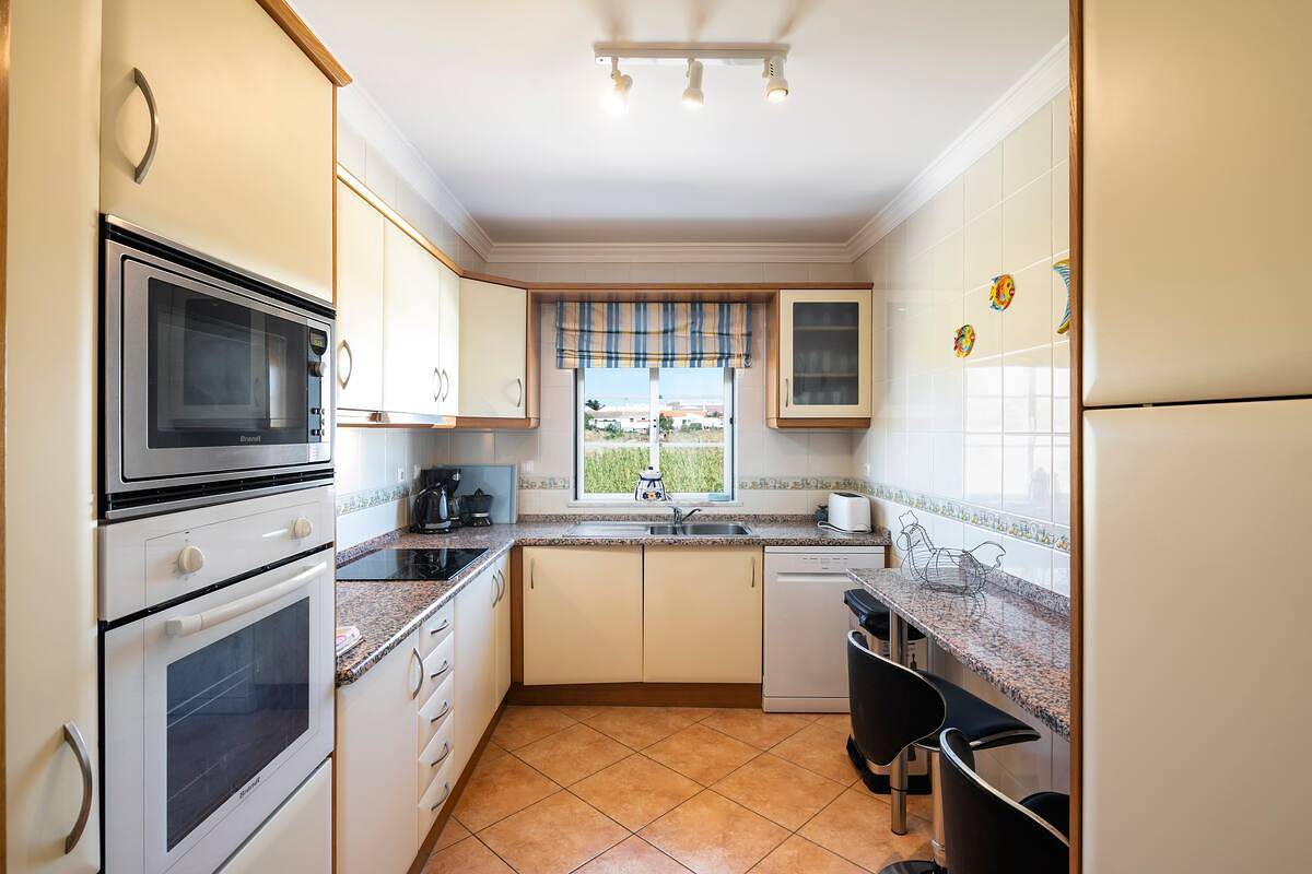 Entire vacation apartment, Lovely 2-Bed Apartment in Sao Rafael in Albufeira, Faro District