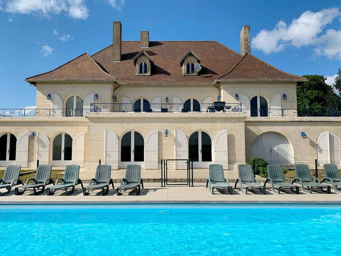 Five-Bedroom House in Casteljaloux, Région de Nérac