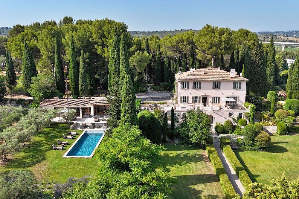Bastide of the Rose Comtesse – The Art of Intimate Luxury in Provence in Ventabren, Aix-en-Provence region