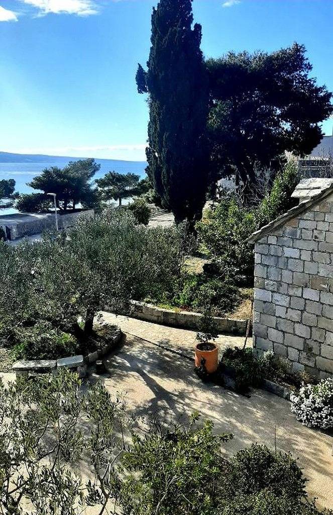 Ganze Wohnung, 4-Zimmer-Ferienwohnung mit Balkon und Meerblick Duce, Omis A-21876-a in Dugi Rat, Omis-Riviera