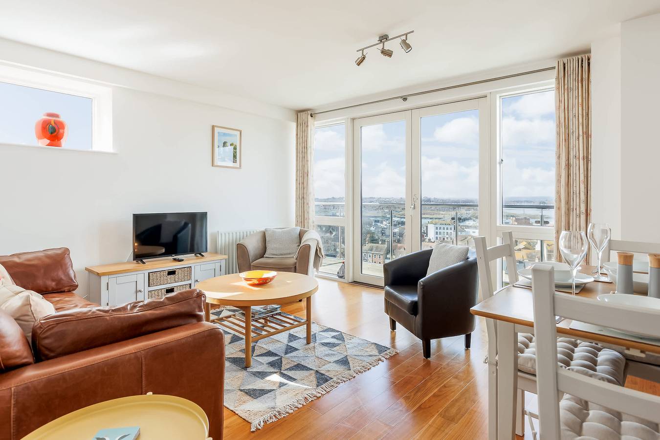 Entire apartment, A Wave From It All - Extensive Harbour Views in Poole, Poole Harbour