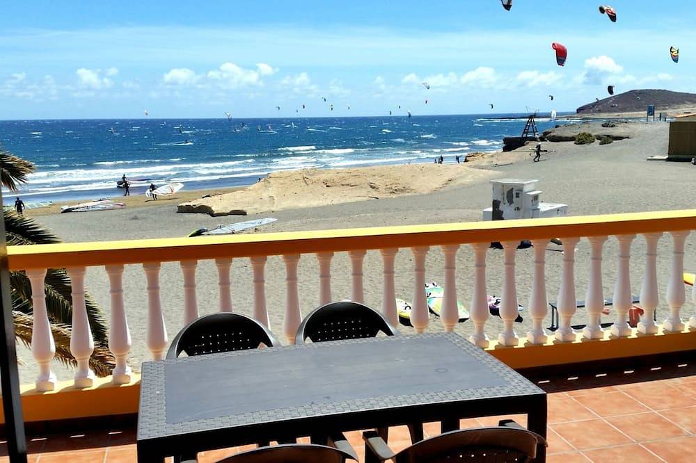 Haus mit Wifi und Terrasse direkt am Strand in Playa el Médano, Granadilla de Abona
