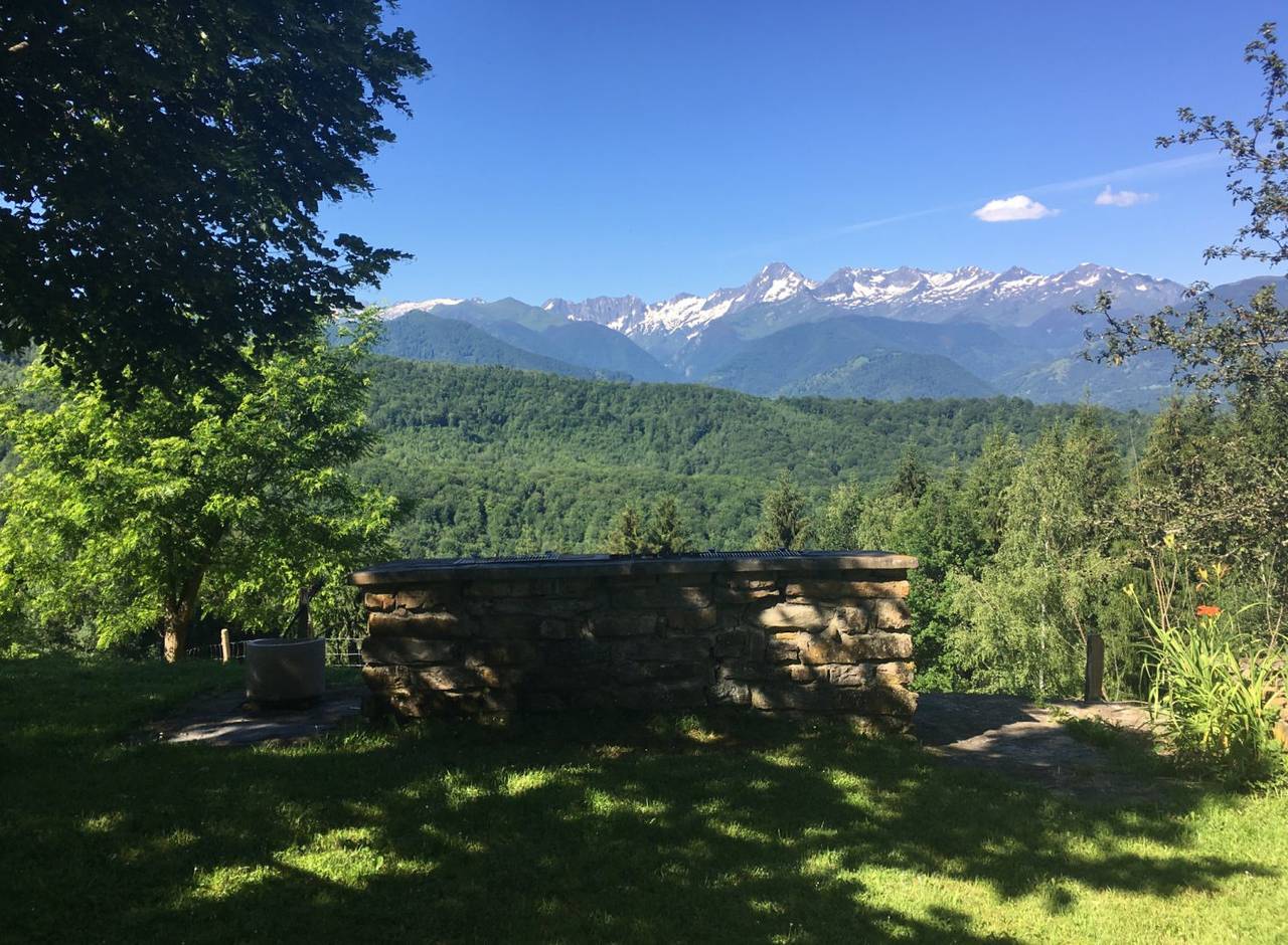 La Bernadole - Chambre Bleue in Aleu, Parc naturel régional des Pyrénées ariégeoises