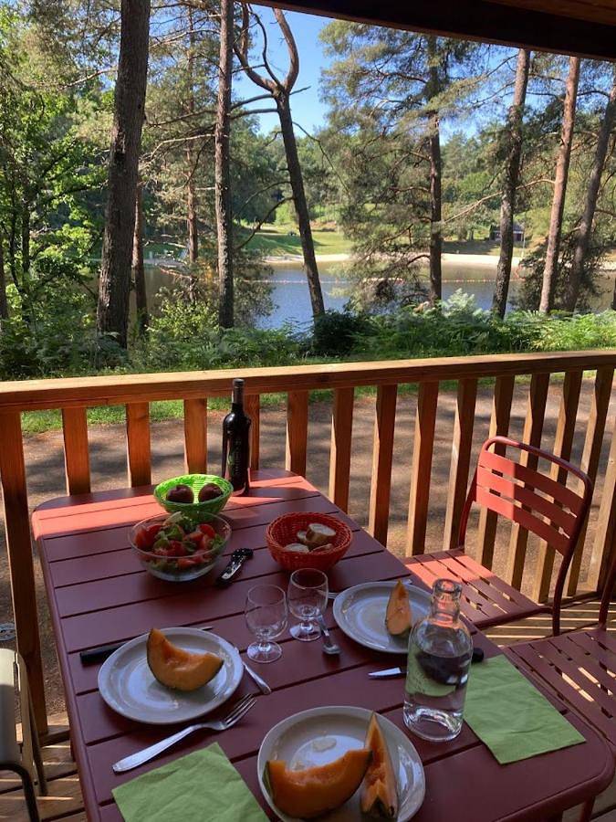 Gîte pour 2 personnes, avec vue sur le lac ainsi que jardin et vue à Soursac - 4