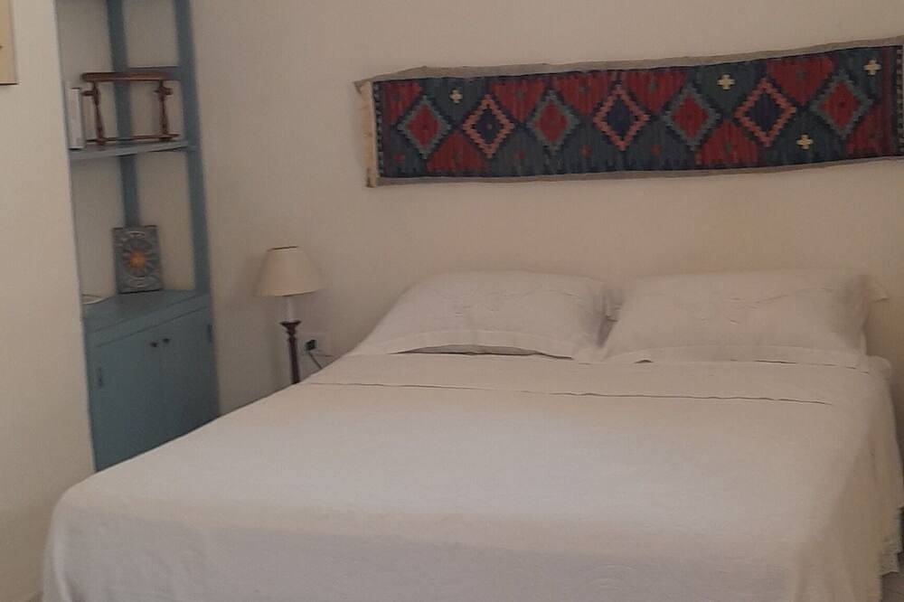 Cosy Mediterranean Cottage on top of a hill unspoilt nature silence and seaview in Marsala, Provincia di Trapani