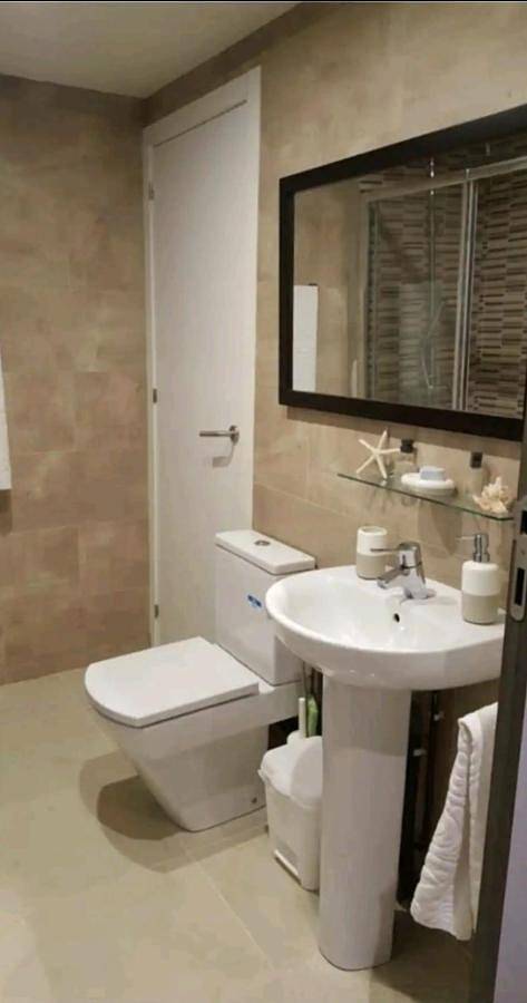 Location de vacances pour 3 personnes, avec piscine et jardin ainsi que terrasse et vue à Alella - 2