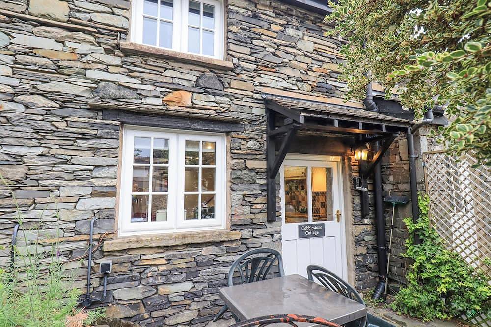 Cobblestone Cottage, romantic, character holiday cottage in Ambleside in Ambleside, Lake District