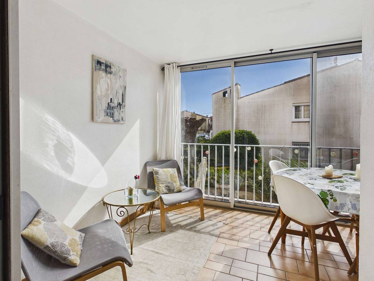 Ganze Wohnung, Helles 2-Zimmer-Apartment für 4 Pers., 80m vom Strand entfernt, Parkplatz, Terrasse in Grau d’Agde, Agde