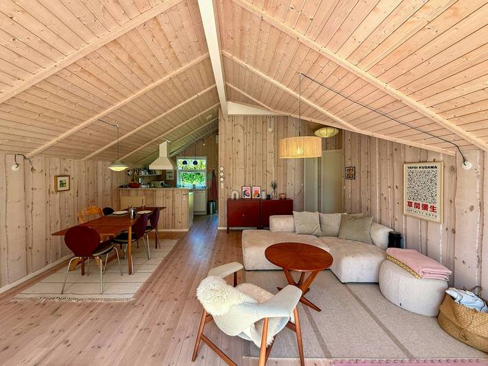 Houten huis met tuin op het zuiden aan het strand van Reersø