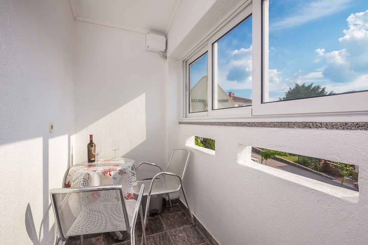 Ferienwohnung für 4 Personen, mit Garten und Balkon in Malinska - 2