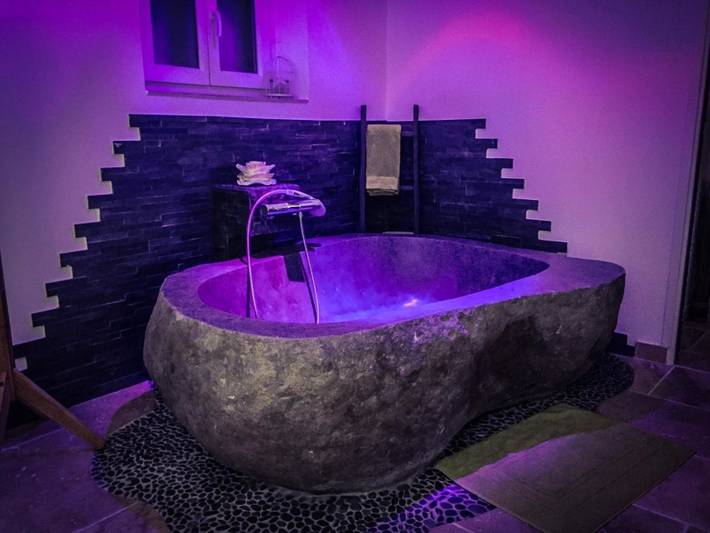 Chambre d’hôte pour 2 personnes, avec Jacuzzi et Terrasse ainsi que Jardin et Piscine à Six-Fours-les-Plages