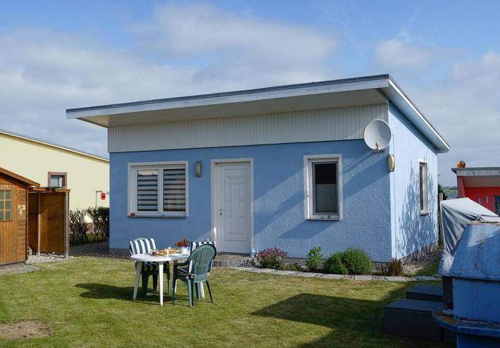 Ferienhaus für 4 Personen, mit Terrasse und Garten sowie Seeblick und Ausblick in Sundhagen