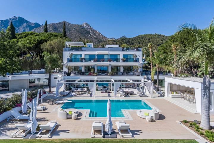 Villa für 16 Personen, mit Whirlpool und Garten sowie Pool und Sauna in Marbella
