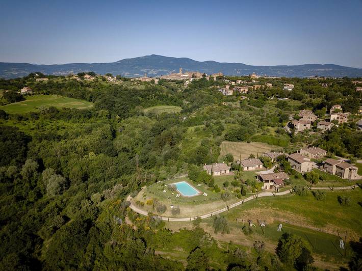 Entire holiday apartment, Panelios Borgo Vacanze - Appartamento trilocale con accesso indipendente in Città della Pieve, Perugia Province