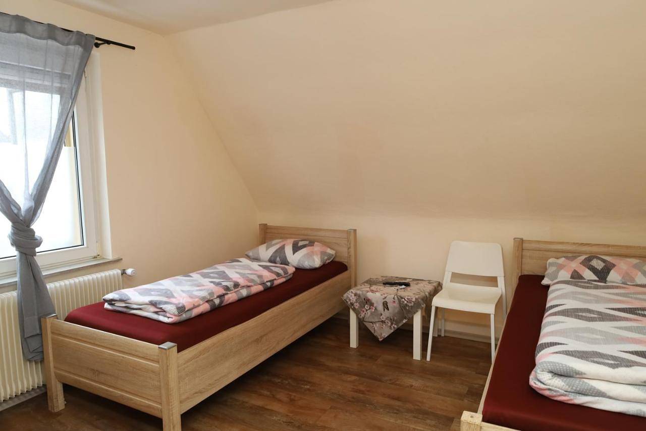 Double Room with Shared Bathroom in Sennestadt, Bielefeld