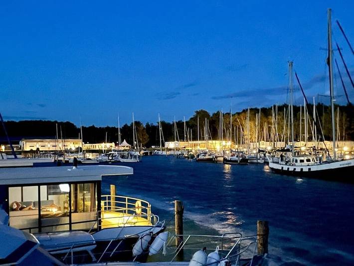 Hausboot für 4 Personen, mit Balkon und Garten am Greifswalder Bodden - 2