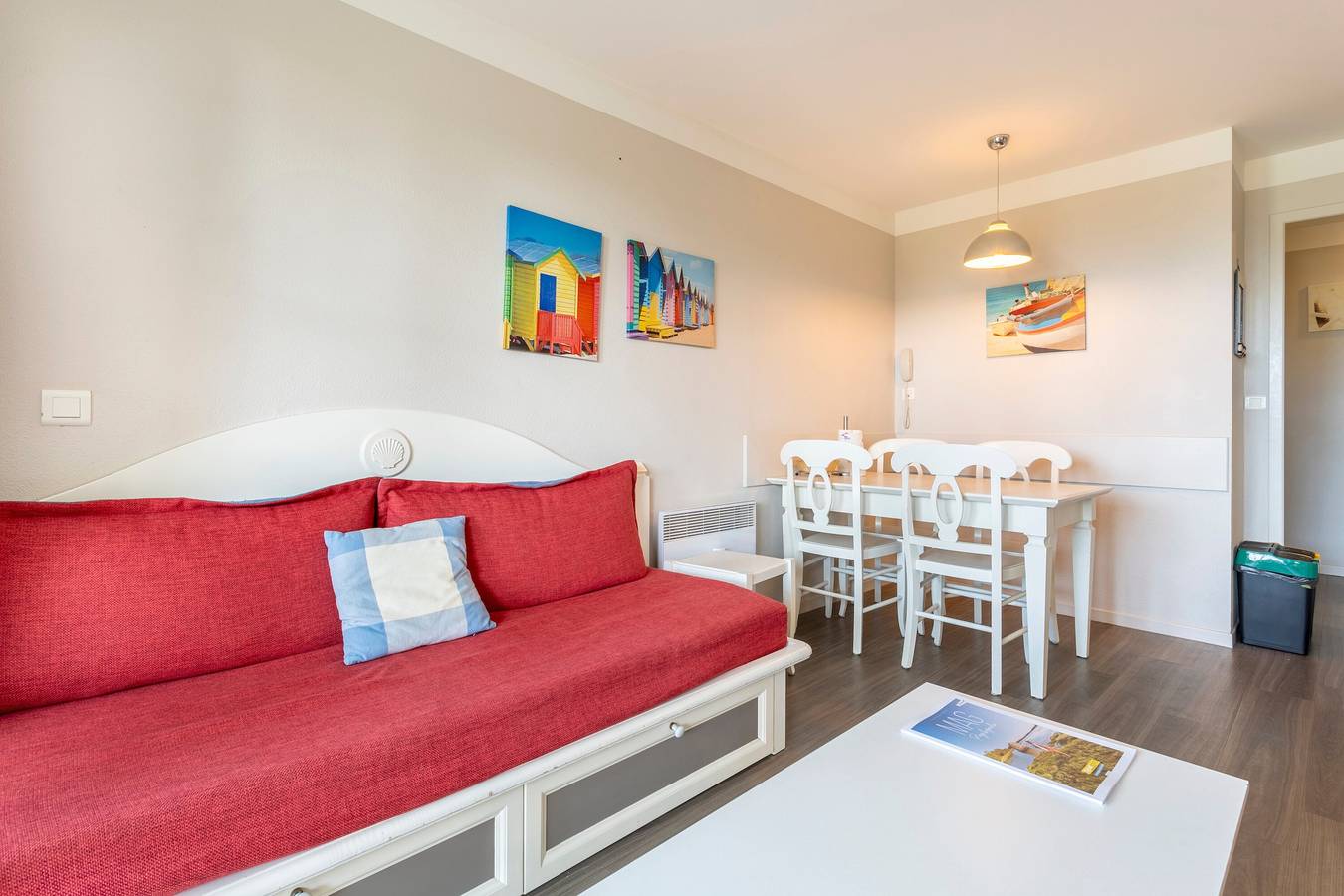 Appartement entier, Appartement de vacances "L'Eclose Cap Marine" avec vue sur mer, piscine chauffée partagée et Wi-Fi in Guilvinec, Région de Quimper