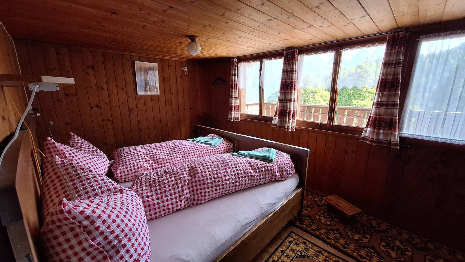 Entire holiday apartment, Beautiful holiday flat in an old farmhouse in Glarus Süd, Canton of Glarus