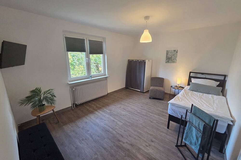 Alleinlage mit 8 Zimmer und 10 Betten, mit einer Großfamilie unterwegs sein! in Bargteheide, Kreis Stormarn