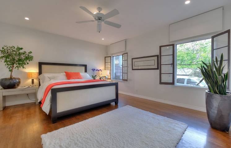 Vacation rental for 8 people, with pets in Beverly Hills