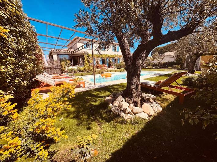 Casa de vacaciones para 6 personas, con vistas además de jardín y piscina - 1