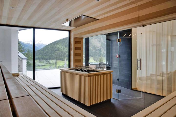 Ferienwohnung für 8 Personen, mit Balkon und Whirlpool sowie Kinderpool und Sauna in Matrei in Osttirol