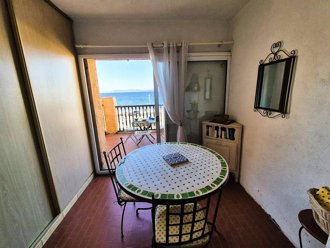 Hel studio-lejlighed, Full sea view, 10 m sandy beach, Brusc, Terrace... in Le Brusc, Six-Fours-les-Plages