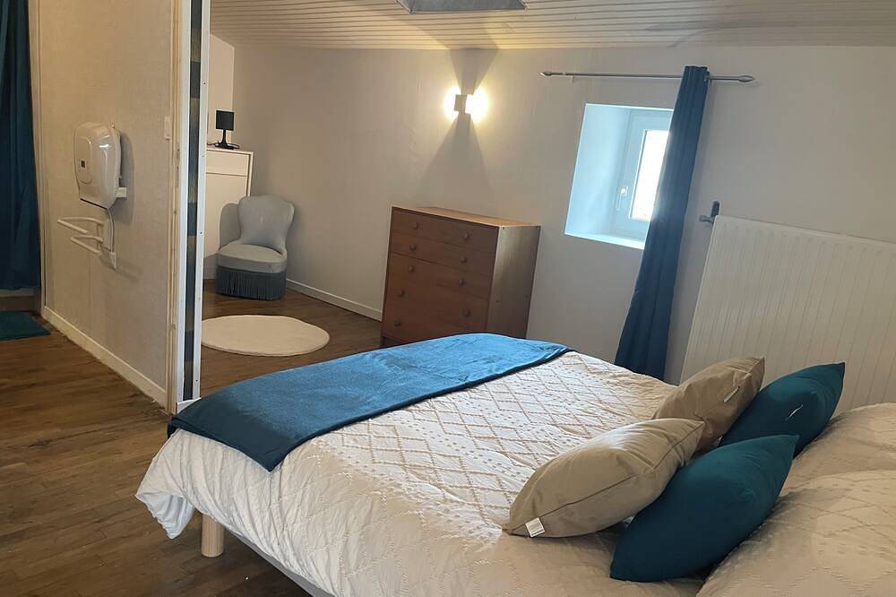 Ganze Wohnung, 🏡 Maison \"L'Écolier\" - Terrace & private parking - 10 min from Futuroscope in Beaumont, Vienne
